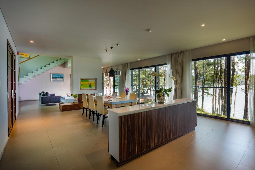 Terracotta Hotel & Resort 4* Đà Lạt - Buffet Sáng, Hồ Bơi, Xe Đưa Đón Trung Tâm, Nằm Bên Hồ Tuyền Lâm Thơ Mộng
