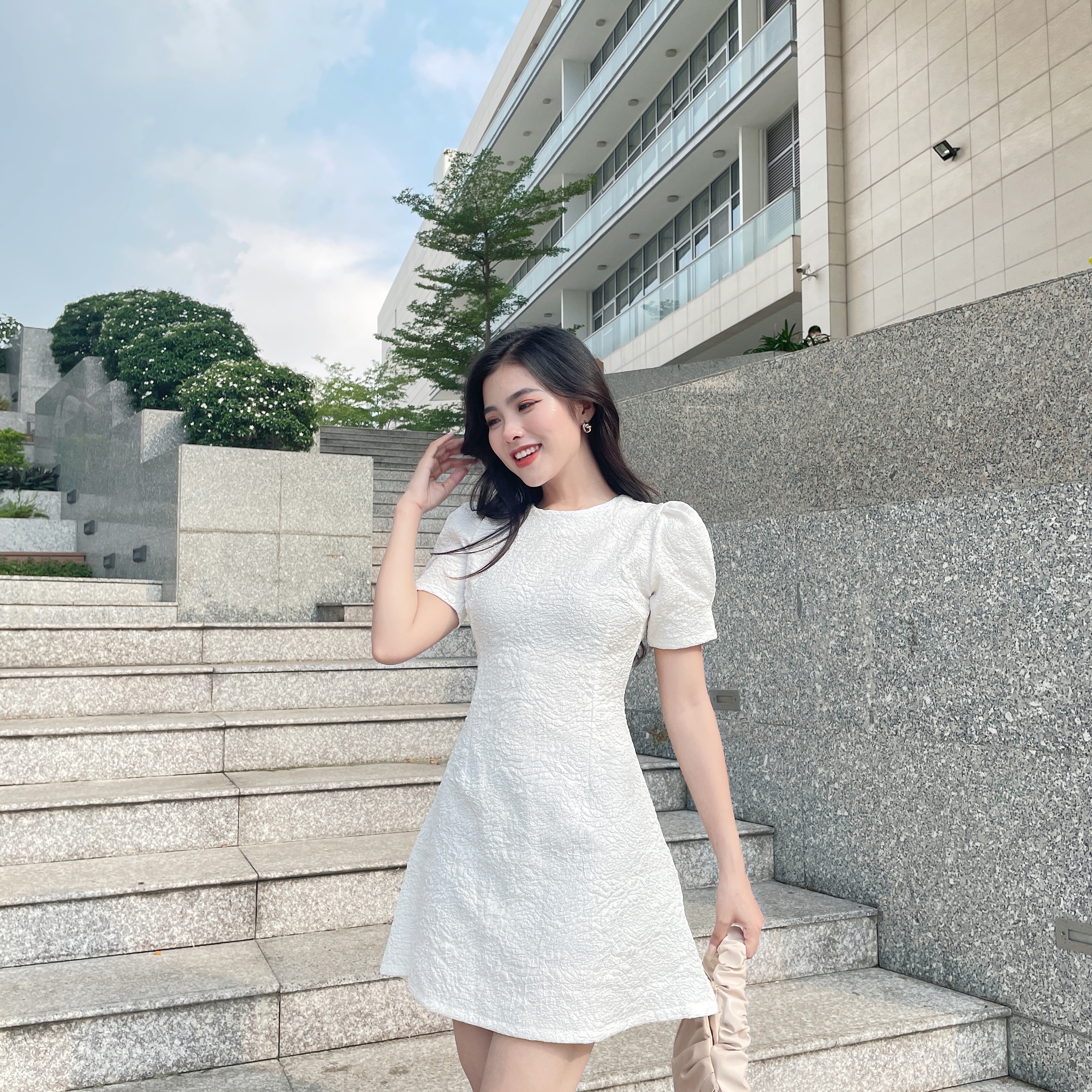 Đầm dự tiệc gấm nữ trắng dễ thương diện tết cực xinh mã [GAM XOP]