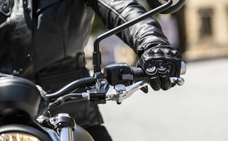 Xe Môtô Triumph Street Twin - Đen Bóng