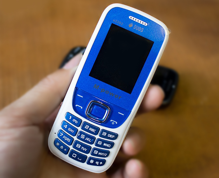 Điện Thoại Chống Va Đập M-Power E2202 (Xanh) - Hàng Nhập Khẩu