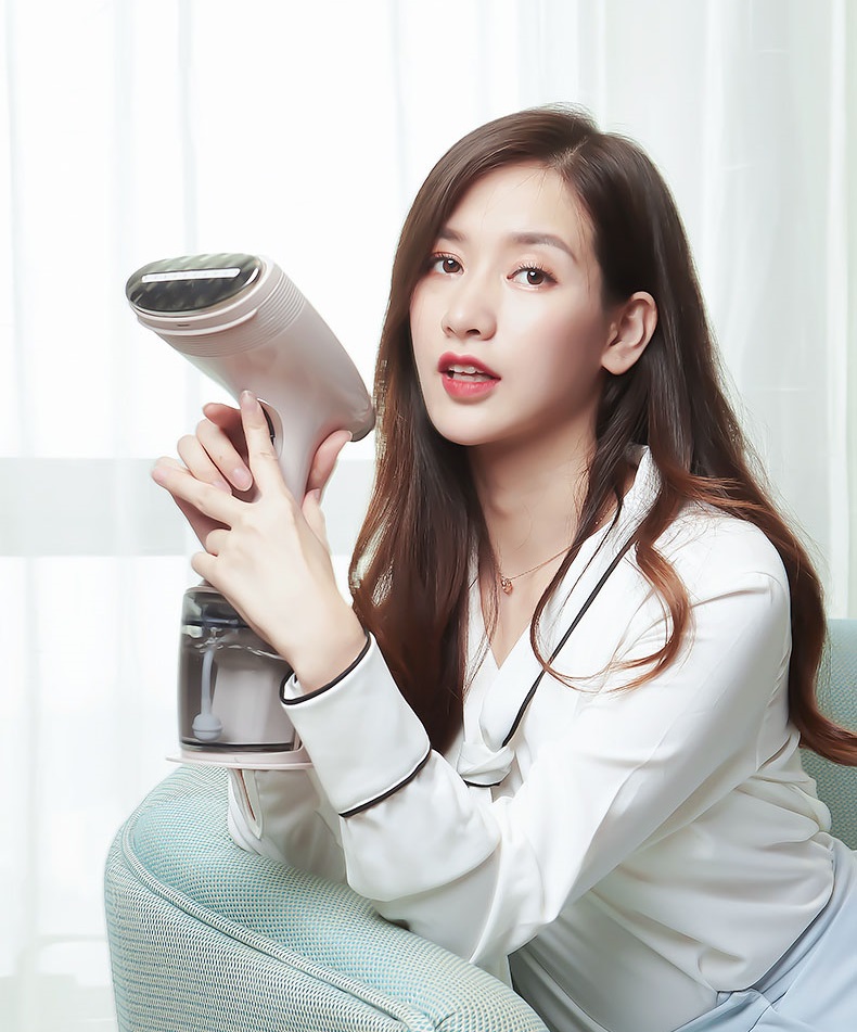 Tày Cầm Bàn Ủi Hơi Nước Midea YBD15D1