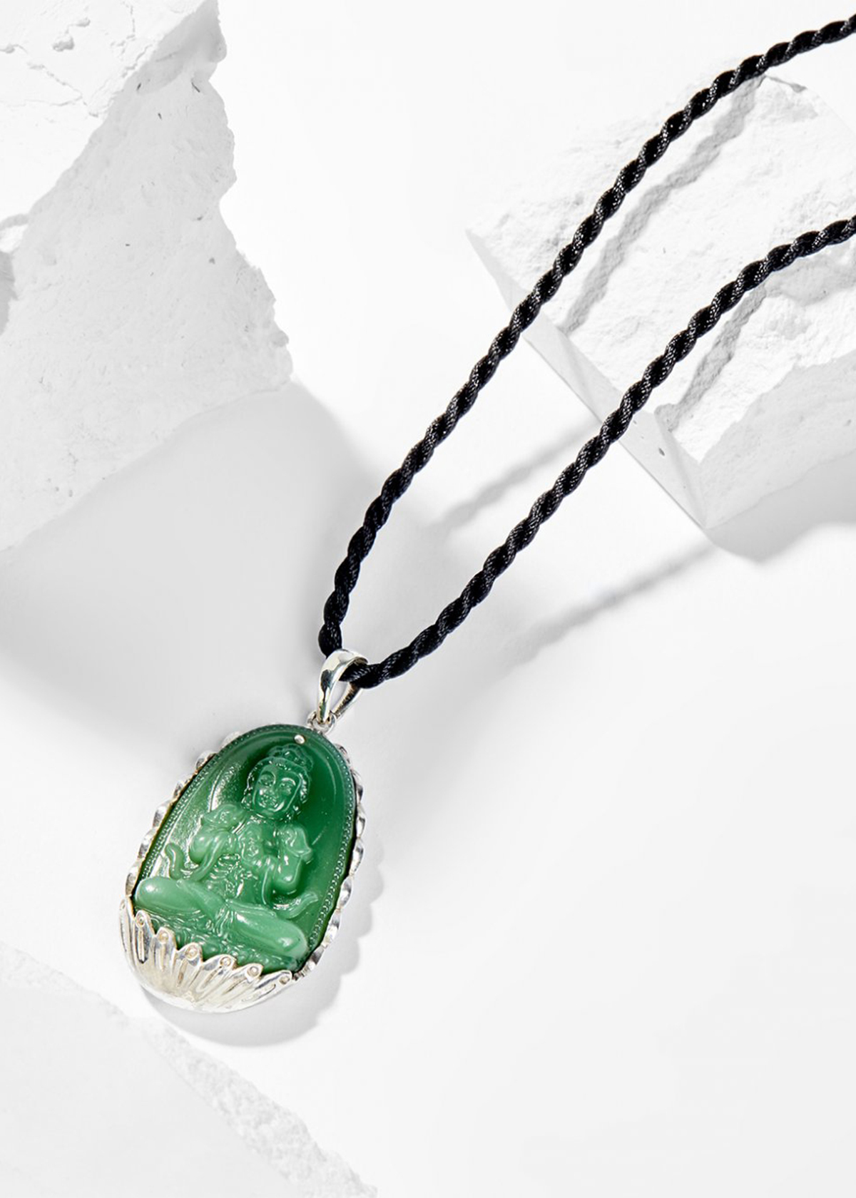 Mặt Dây Chuyền Phật Bản Mệnh Đá Ngọc Tủy Xanh size 4x2.5cm - Ngọc Quý Gemstones