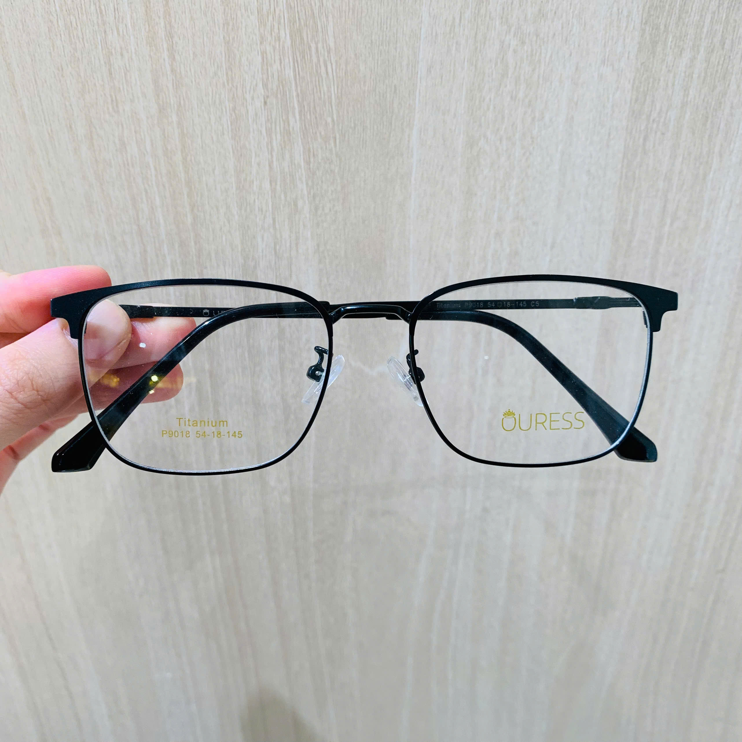 GỌNG KÍNH TITAN NAM (Titanium Pors Men) CHẤT LIỆU VƯỢT TRỘI SIÊU NHẸ SIÊU BỀN – P9018