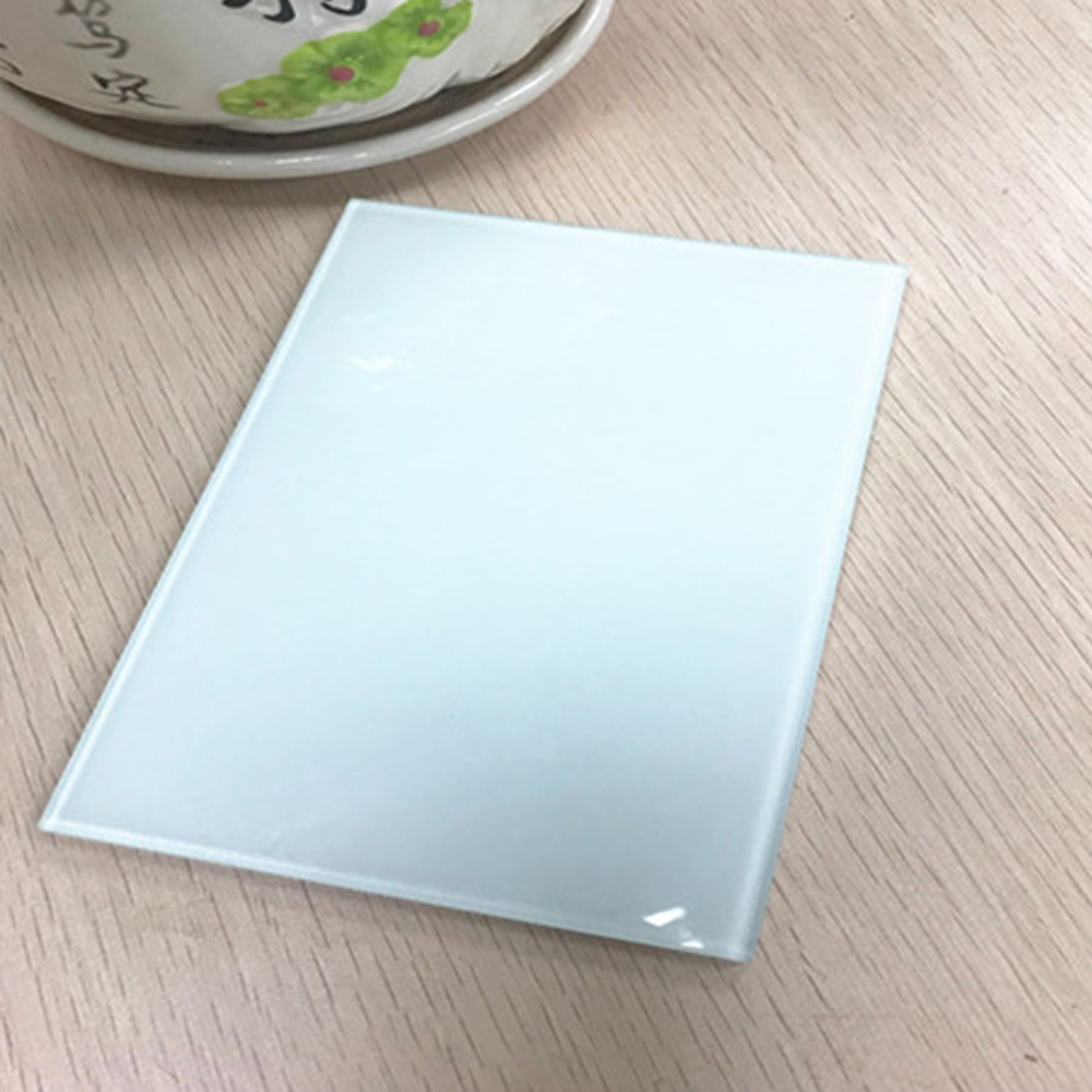 Mặt kính cường lực trắng