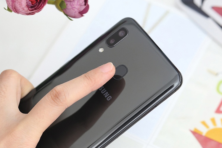 Điện Thoại Samsung Galaxy A20 (32GB/3GB) - Hàng Chính Hãng Điện Thoại Samsung Galaxy A20 (32GB/3GB) - Hàng Chính Hãng