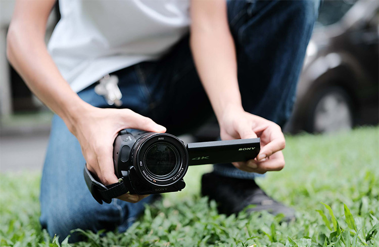 Máy Quay Phim Sony 4K HDR FDR-AX700 - Hàng Nhập Khẩu