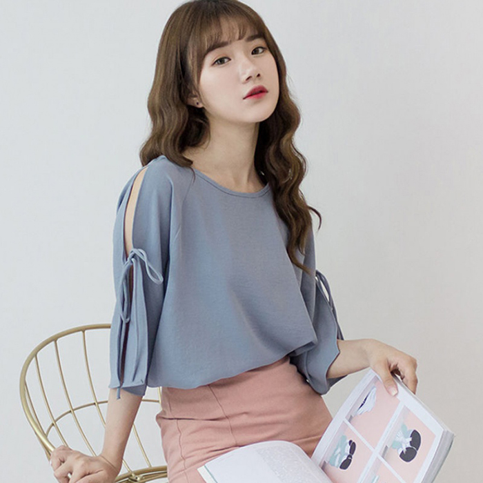 Mua Áo kiểu nữ cổ tròn hở vai tay buộc nơ điệu đà, chất vải mềm mát, thời trang xuân hè 2021 - Be - M tại Linen Style Mua Áo Kiểu Nữ Cổ Tròn Hở Vai Tay Buộc Nơ Điệu Đà, Chất Vải Mềm Mát, Thời Trang Xuân Hè 2021 - Be - M Tại Linen Style