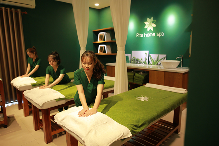 Liệu Trình 60 Phút massage body đá nóng thải độc tại Rita Homespa 