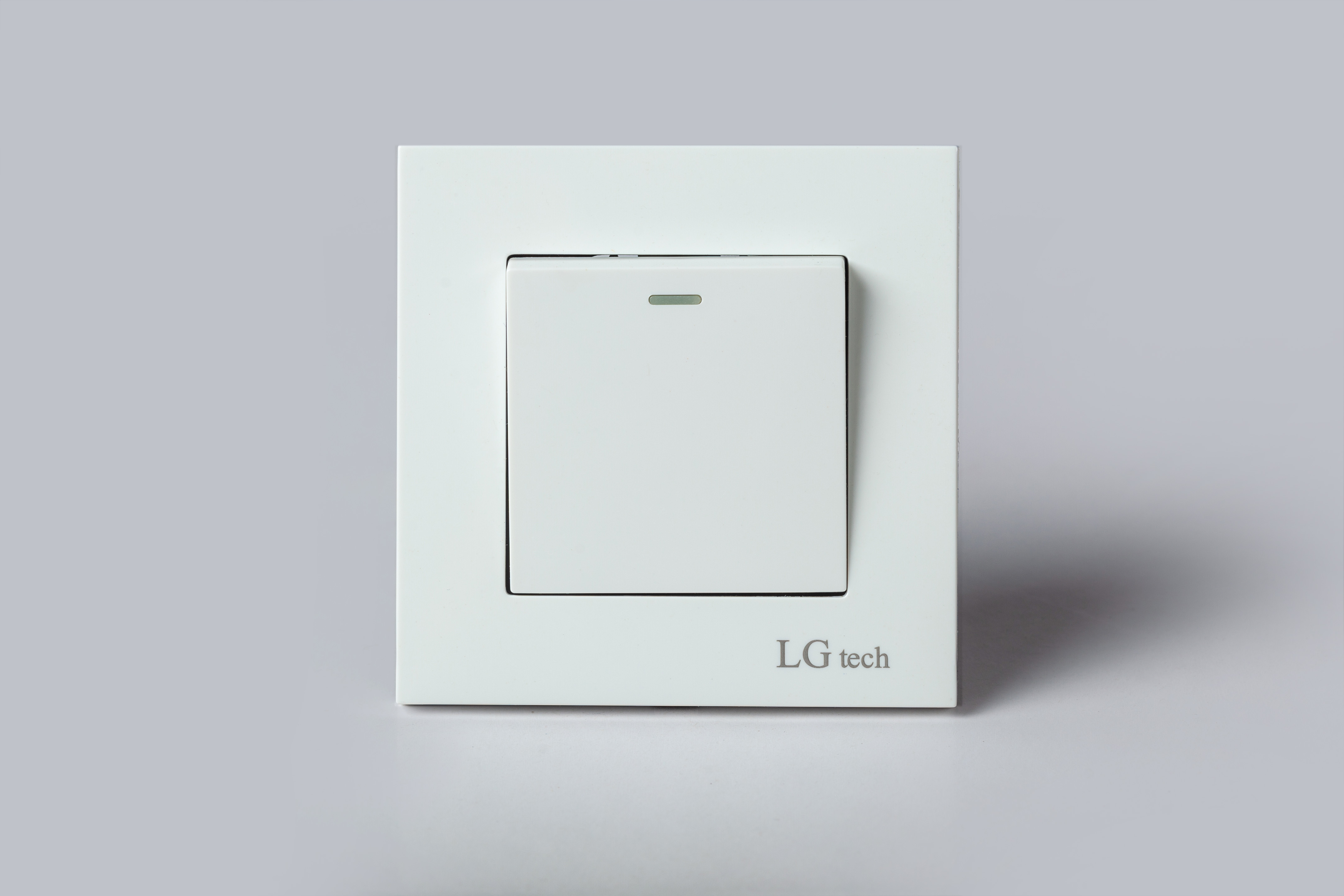 Công tắc điện 1 nút mặt vuông nhựa trắng kèm đế âm đơn LG-F21-001 - Hàng Chính Hãng