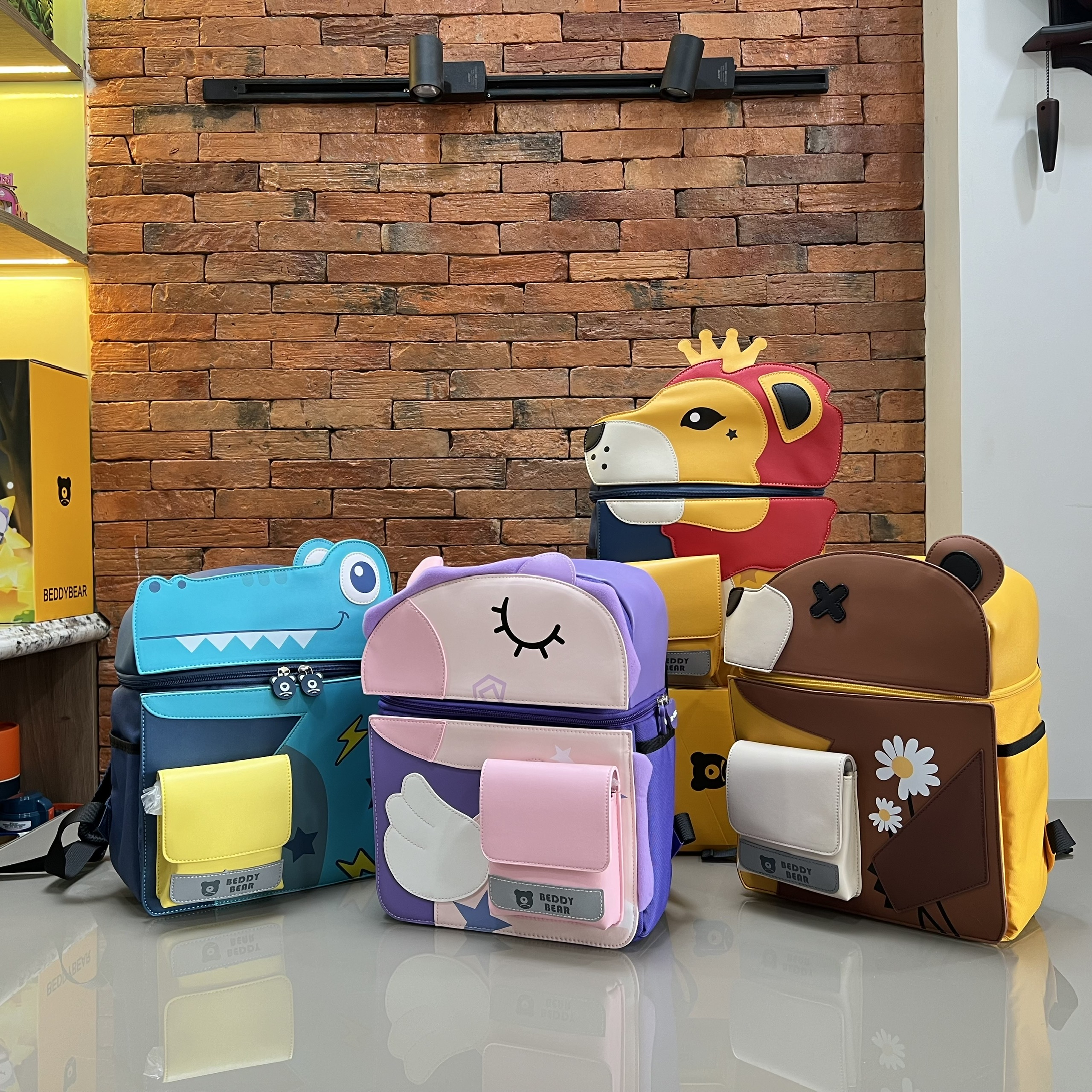 Balo Trẻ em từ 5 tuổi Beddybear Cute Bag 2.0 Phù hợp cho bé trai gái học Mẫu giáo chuẩn bị vào lớp 1 .Thiết kế chống gù, Chất liệu da PU hạn chế thấm nước