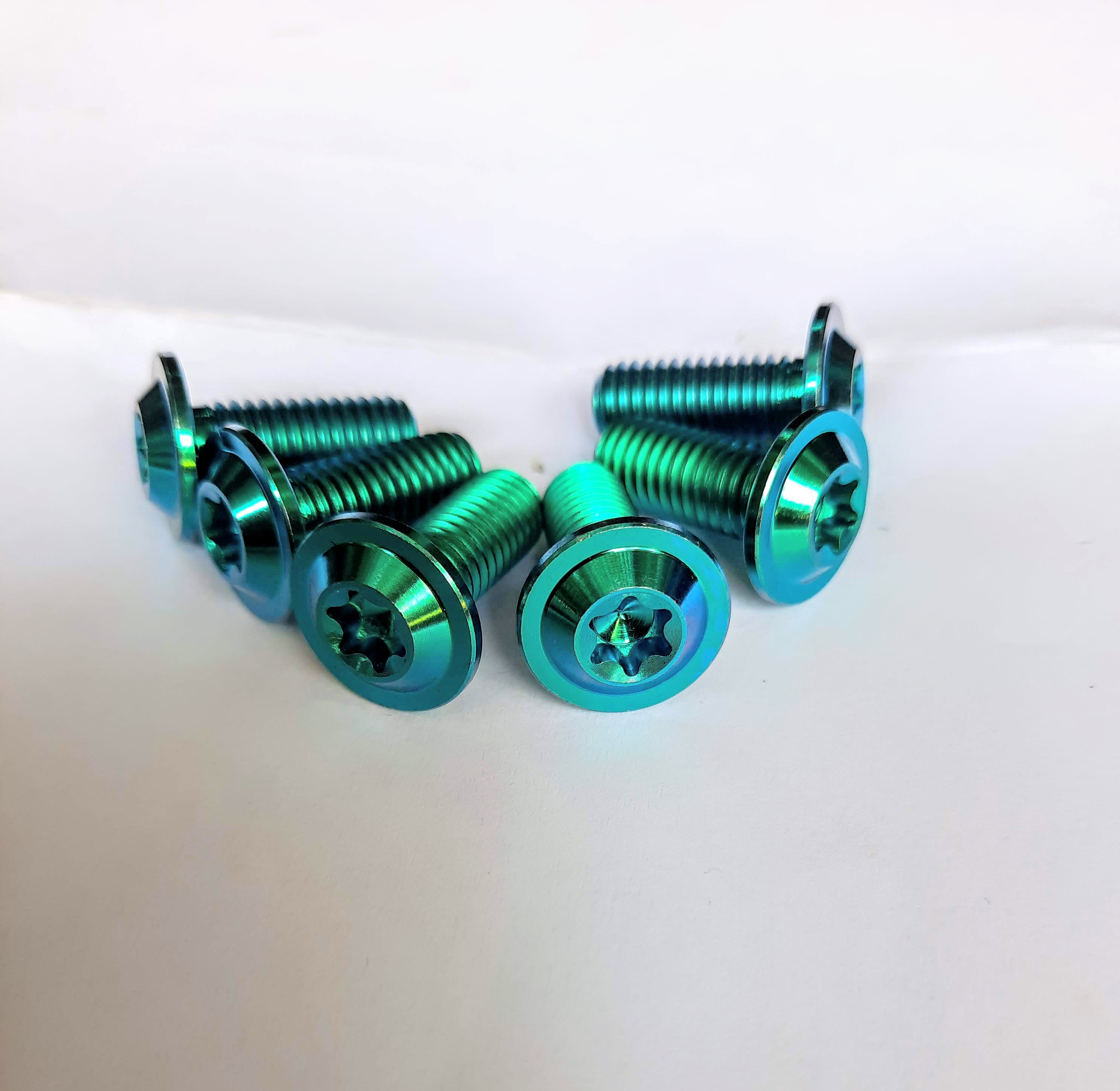 BỘ 4 ỐC ĐĨA TITAN 8 LI x 20mm