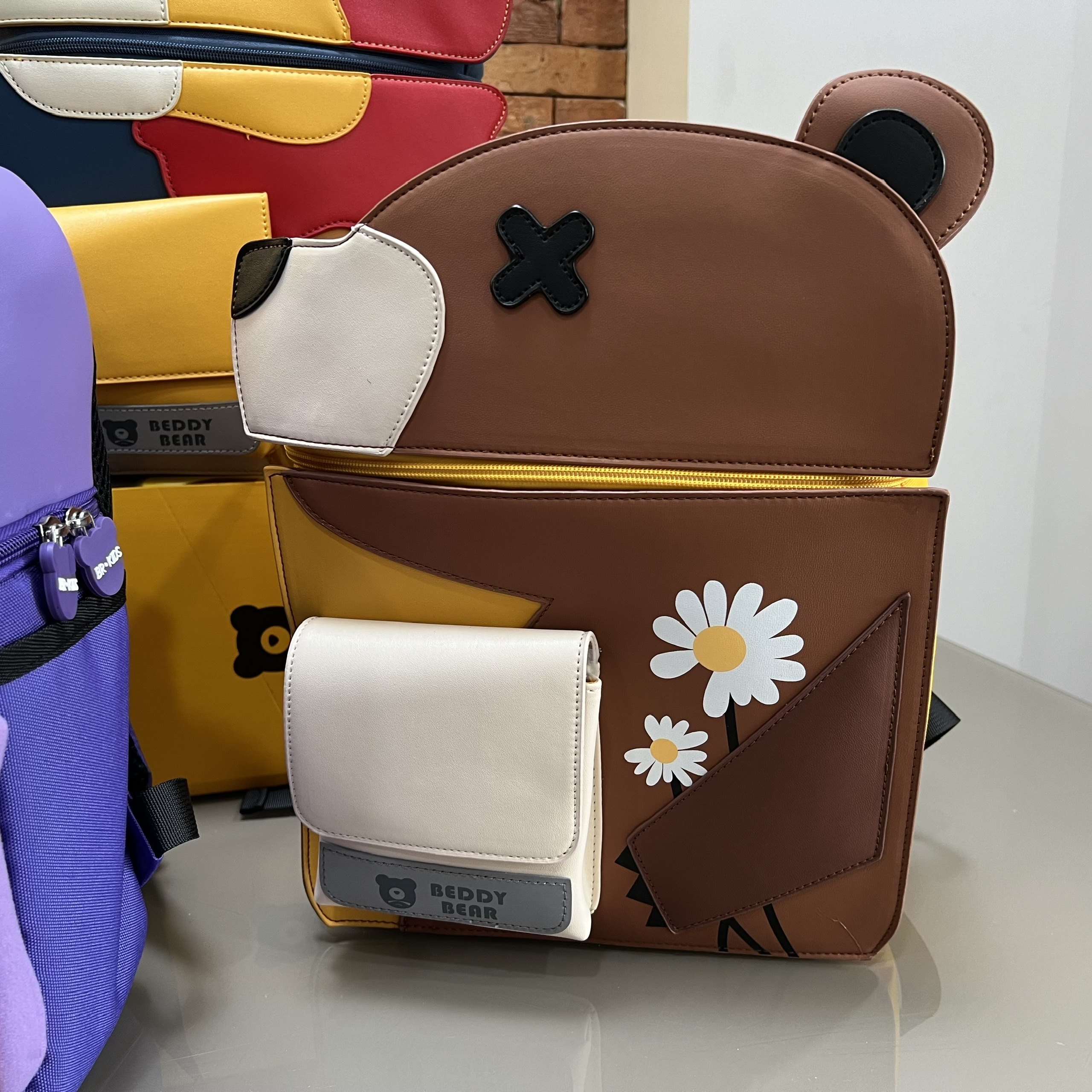 Balo Trẻ em từ 5 tuổi Beddybear Cute Bag 2.0 Phù hợp cho bé trai gái học Mẫu giáo chuẩn bị vào lớp 1 .Thiết kế chống gù, Chất liệu da PU hạn chế thấm nước