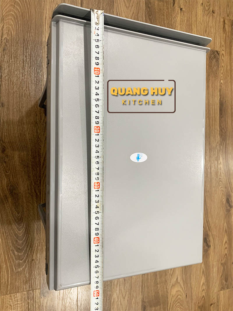 thung-rac-doi-gan-canh-am-tu-bep