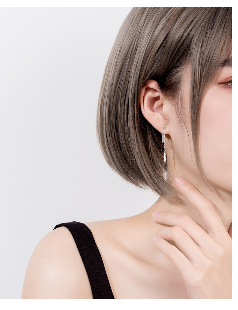 Bông tai xích mỏng thả thanh Titan chữ nhật năng động thu hút