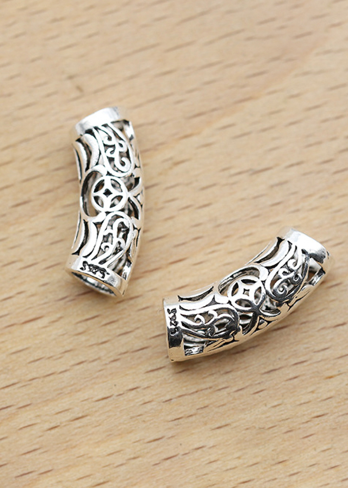 Combo 2 cái charm bạc hình trụ dài xỏ ngang họa tiết hoa văn - Ngọc Quý Gemstones