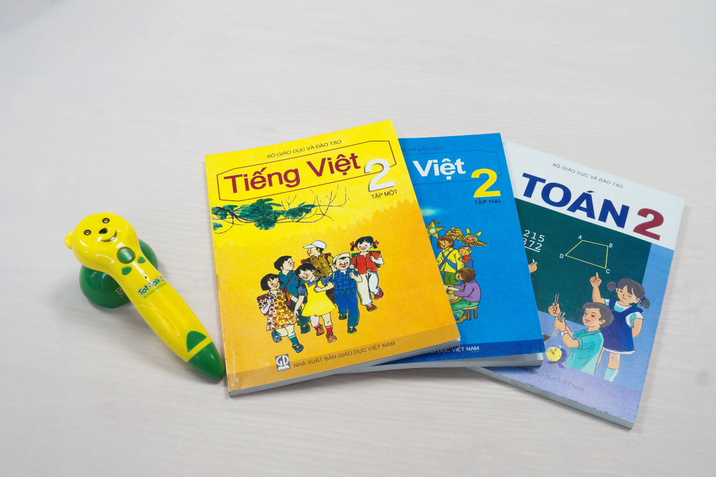 Bút Chấm Đọc Tot-Talk 2 Easy Talk P04 - Bé Vào Lớp 2 (Bé 7 Tuổi)