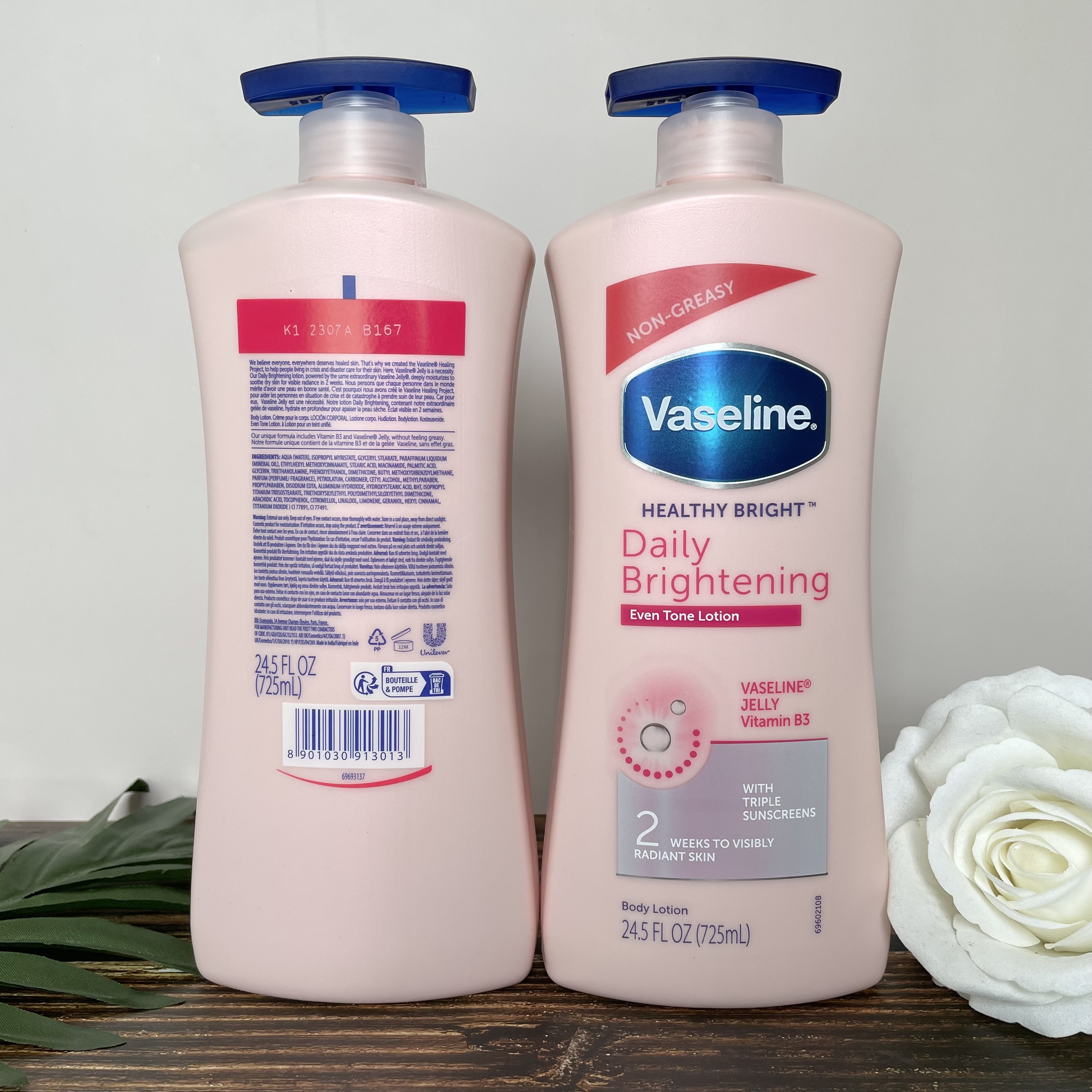 Sữa dưỡng thể Vaseline dưỡng trắng da 725ml