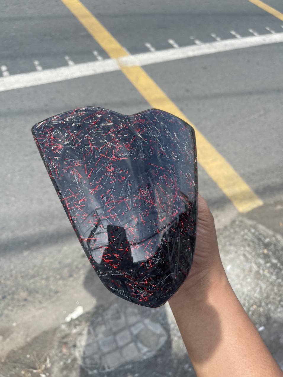 Hình ảnh mão Exciter sau khi ôp carbon vân xước