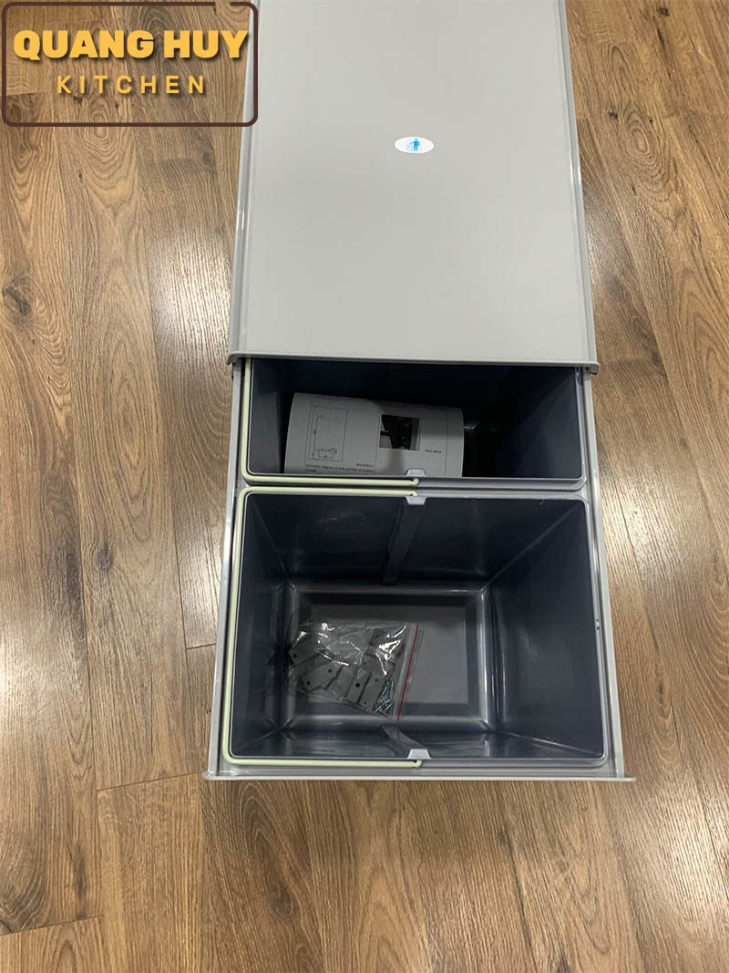 thung-rac-doi-gan-canh-am-tu-bep