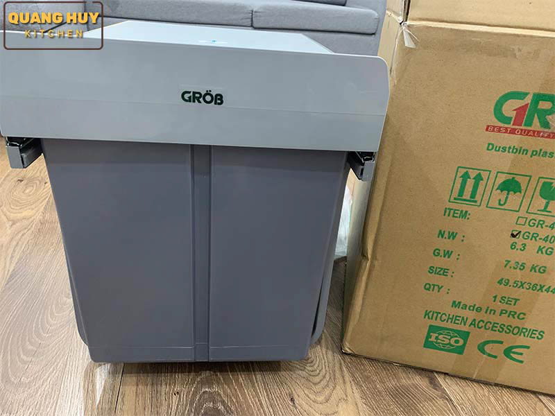 thung-rac-doi-gan-canh-am-tu-bep