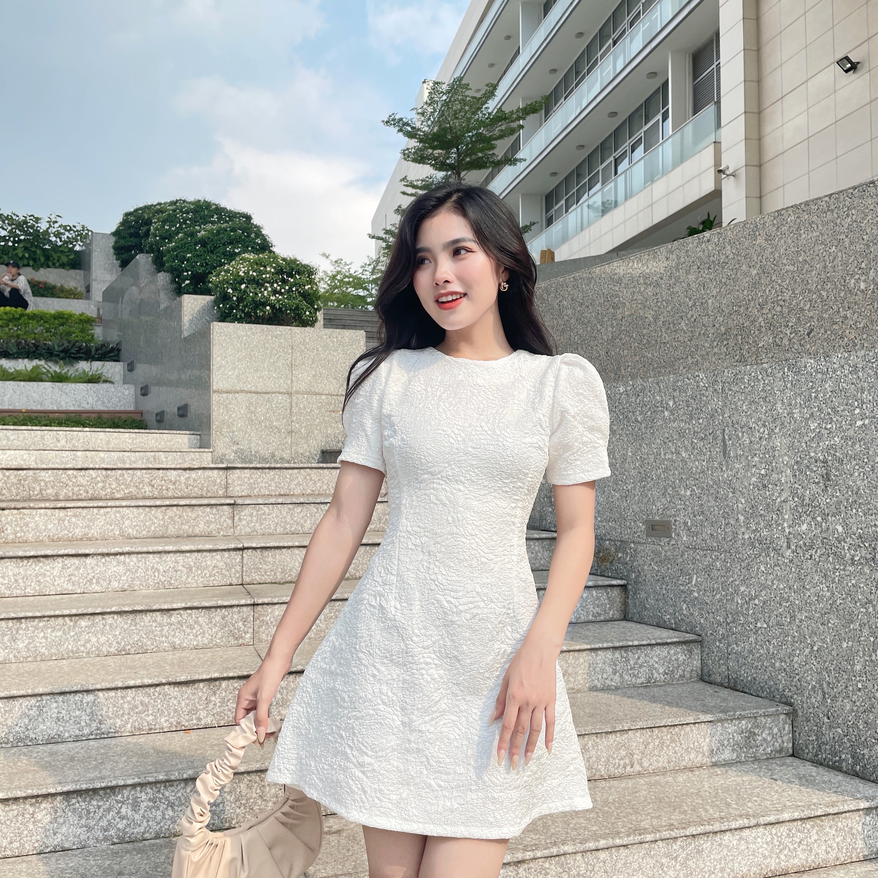 Đầm dự tiệc gấm nữ trắng dễ thương diện tết cực xinh mã [GAM XOP]