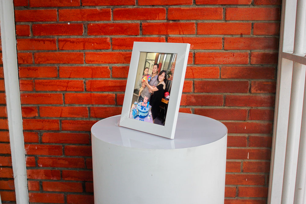 Khung ảnh 13x18 ảnh gia đình đặt dọc