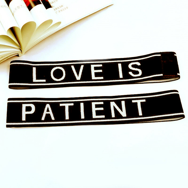 Băng Đô Thể Thao Chữ Love Is Patient (Màu Đen)