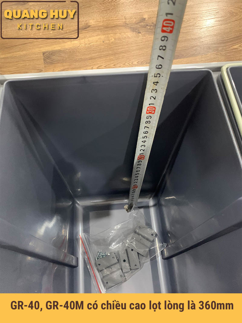 thung-rac-doi-gan-canh-am-tu-bep