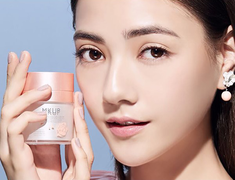 Son bút dạng lì Mkup và Kem dưỡng ẩm trắng da Mkup