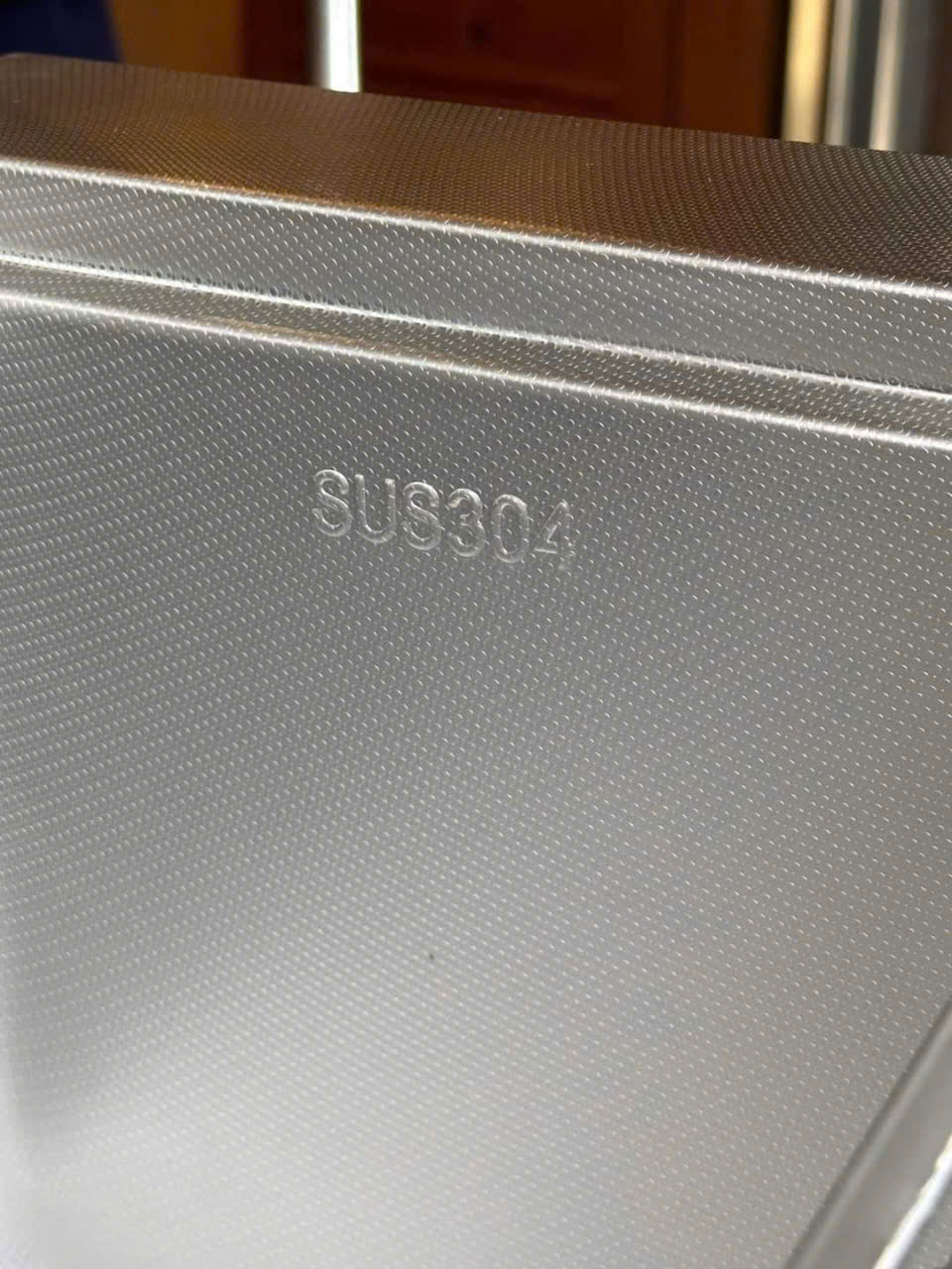 Chậu rửa bát inox304 bán nguyệt 5li chống xước 7546 Valenza, vòi rửa bát rút dây nóng lạnh 01, bộ xả 18cm, khay inox, rổ inox lỗ, bình rửa bát, rửa ly cốc