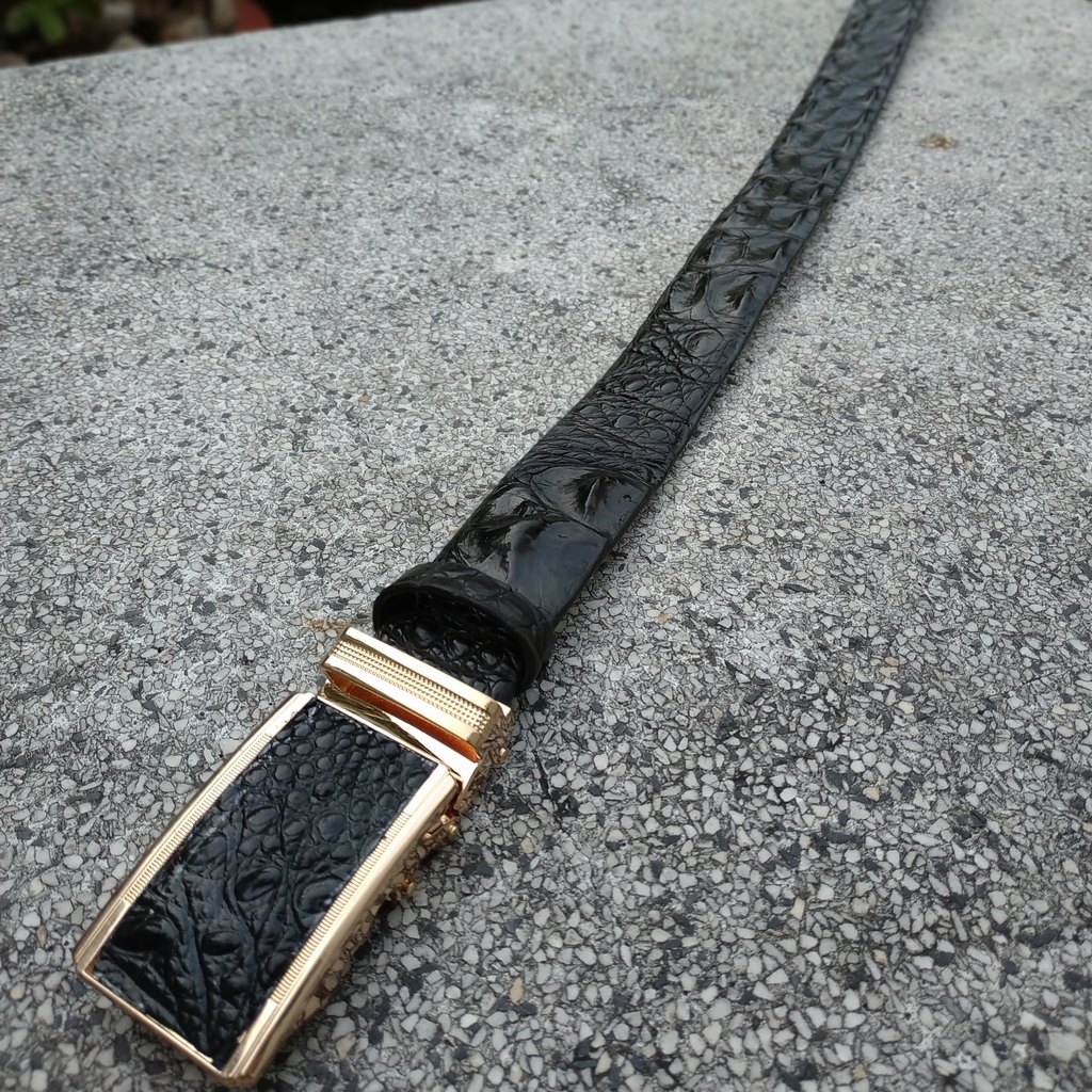 Thắt lưng da cá sấu có gù rất đẹp. DA CÁ SẤU THẬT 100%. Kích thước chuẩn 3.5x120cm phù hợp với cả quần tây và quần jean