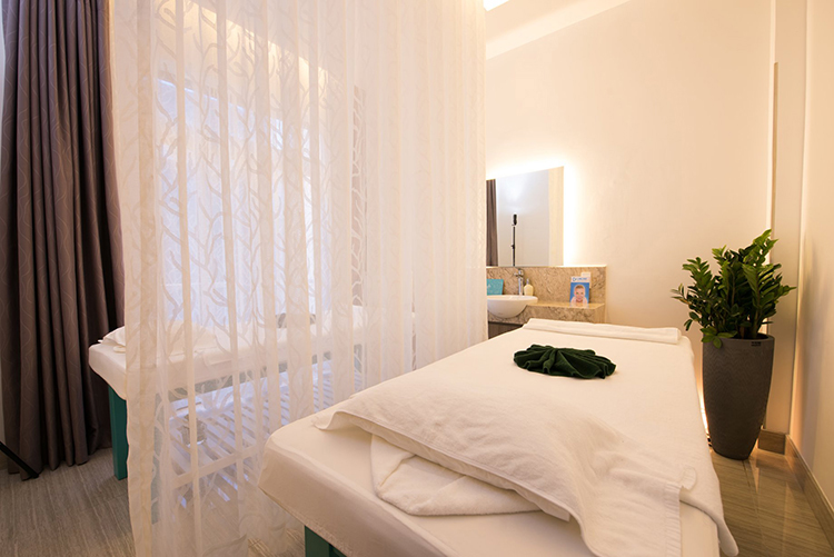 Emilie - Liệu trình điều trị sẹo rỗ Recosma Scar