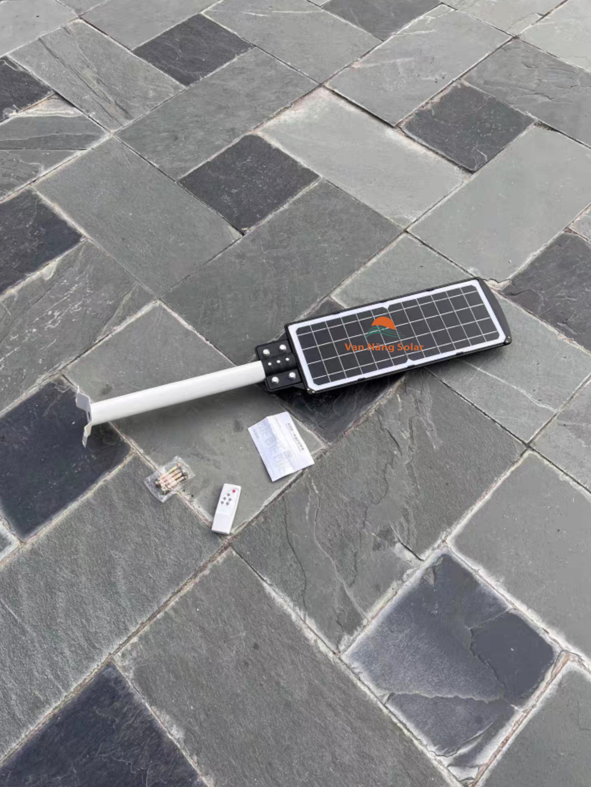 Đèn đường năng lượng mặt trời 90w