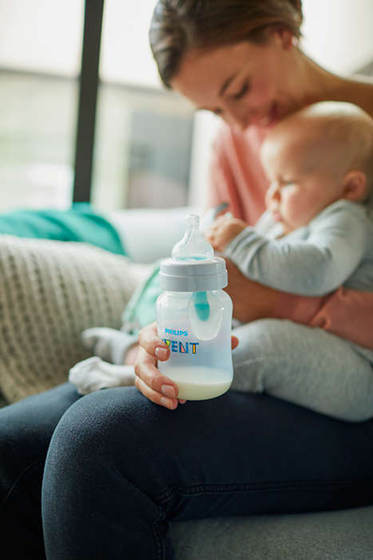 Bình sữa giảm đầy hơi với van giữ sữa AirFree Philips Avent SCF813/14 - 260ml