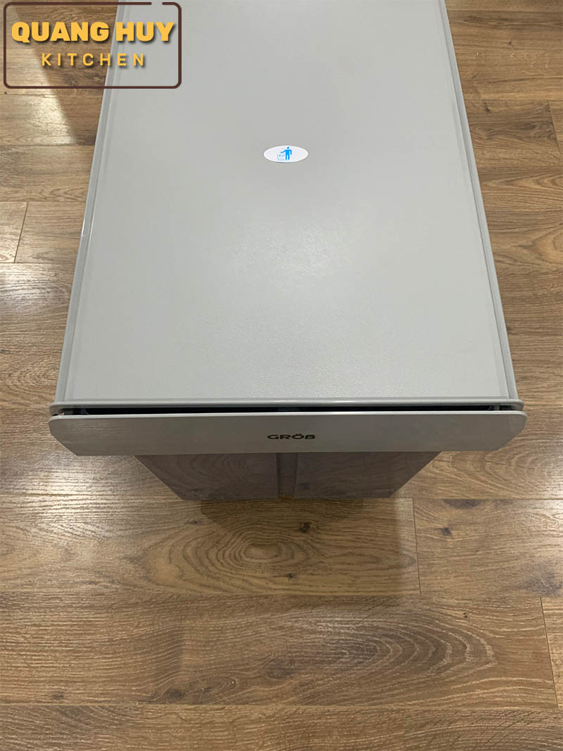 thung-rac-doi-gan-canh-am-tu-bep