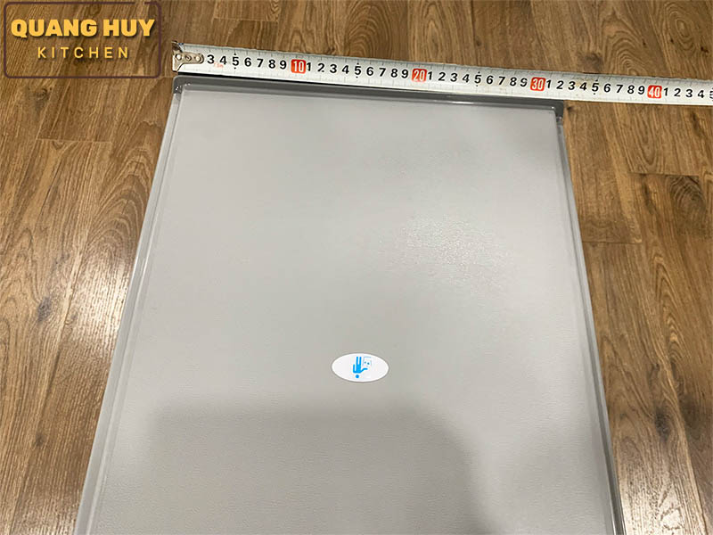 thung-rac-doi-gan-canh-am-tu-bep