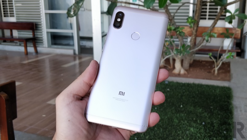 Camera kép mặt sau của điện thoại Xiaomi Redmi Note 5