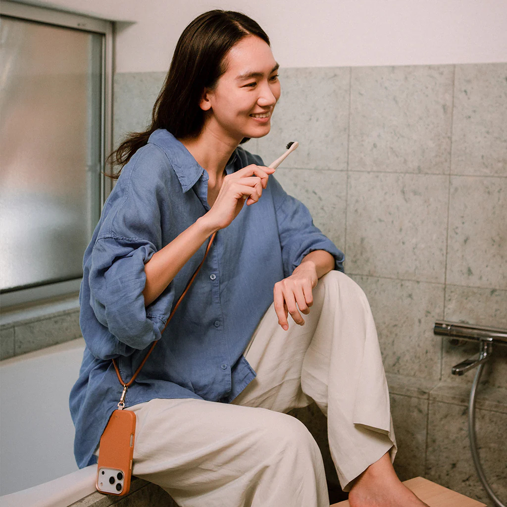 Ốp Lưng Da UNIQ COEHL MIRELLE Cho iPhone 17 Pro/ 17 Pro Max Hoàn Thiện Tinh Tế Nét Thanh Lịch Cổ Điển Chi Tiết Hiện Đại Hàng Chính Hãng