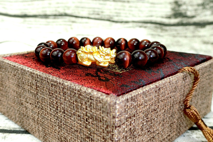 Vòng Tay Mắt Hổ Nâu Đỏ Charm Tỳ Hưu