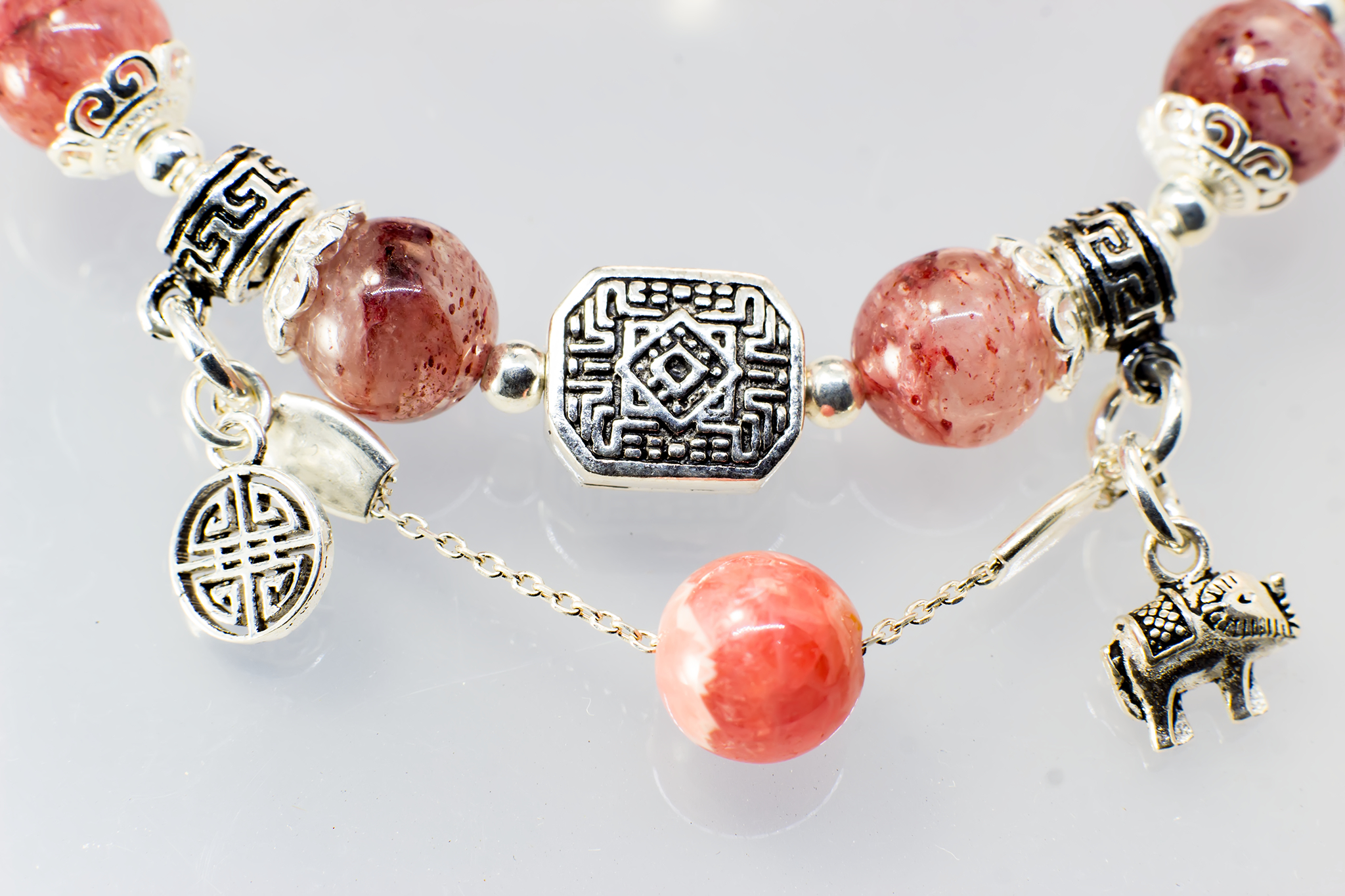 Vòng tay phong thủy Thạch anh dâu tây mix đá Đào hoa cho mạng Hỏa - Thổ, đá thiên nhiên AAAA