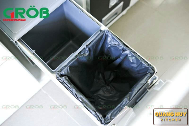 thung-rac-doi-gan-canh-am-tu-bep