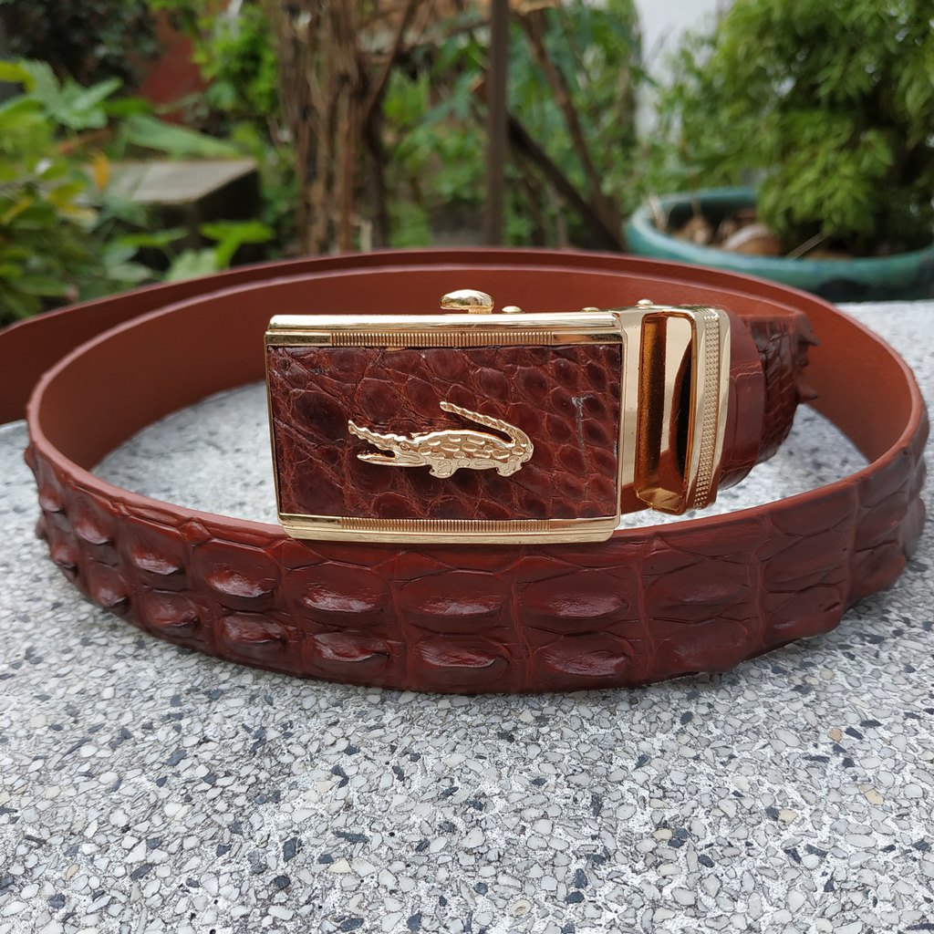 Thắt lưng da cá sấu có gù rất đẹp. DA CÁ SẤU THẬT 100%. Kích thước chuẩn 3.5x120cm phù hợp với cả quần tây và quần jean
