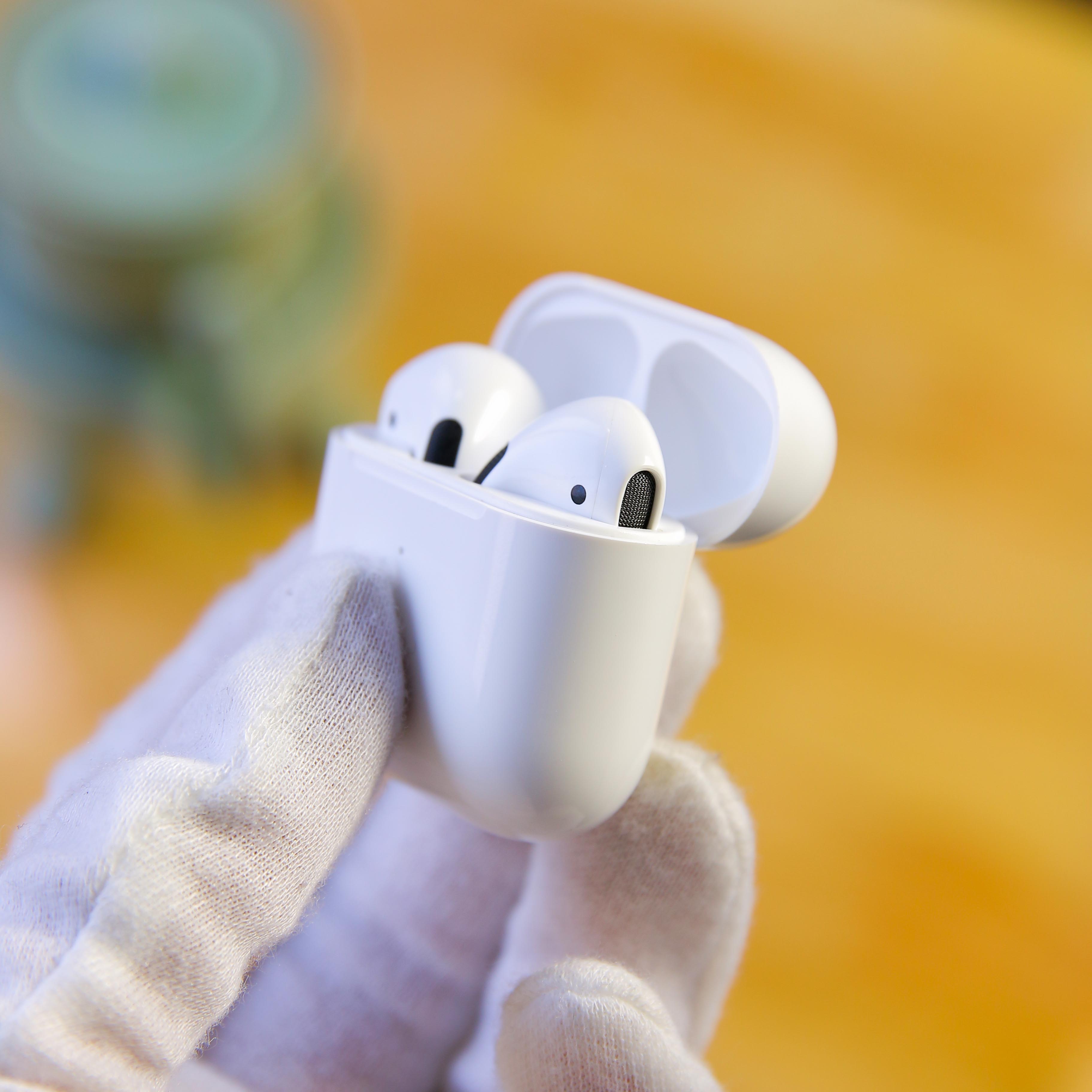 Tai Nghe Không Dây Bluetooth HOCO TWS CES4 V5.0 - Tai Nghe Nhét Tai Tiện Lợi - Cảm Ứng, Định Vị Thông Minh, Hiện Đại - Âm Thanh Chất, Không Gây Nhức Tai - Hàng Nhập Khẩu - TAI000S4W 4