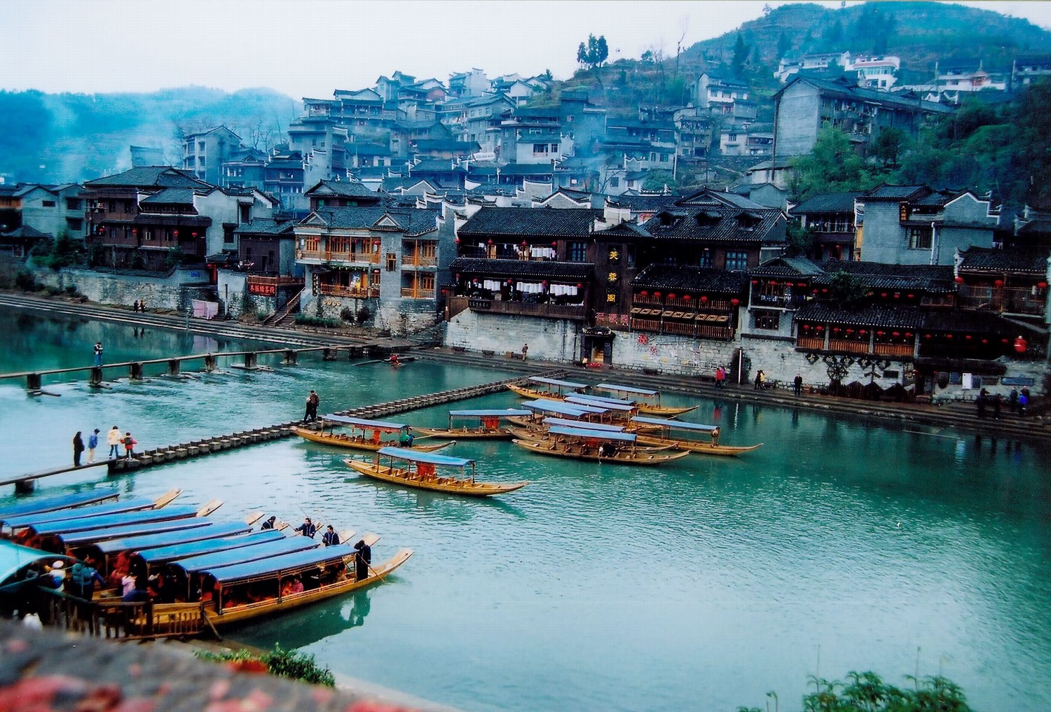 Dạo thuyền ngắm sông Đà Giang