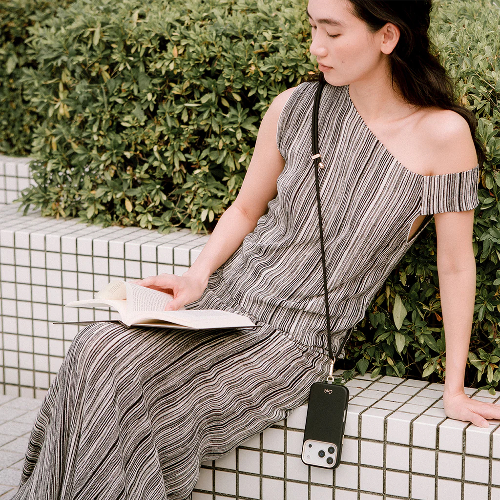 Ốp Lưng Da UNIQ COEHL MIRELLE Cho iPhone 17 Pro/ 17 Pro Max Hoàn Thiện Tinh Tế Nét Thanh Lịch Cổ Điển Chi Tiết Hiện Đại Hàng Chính Hãng