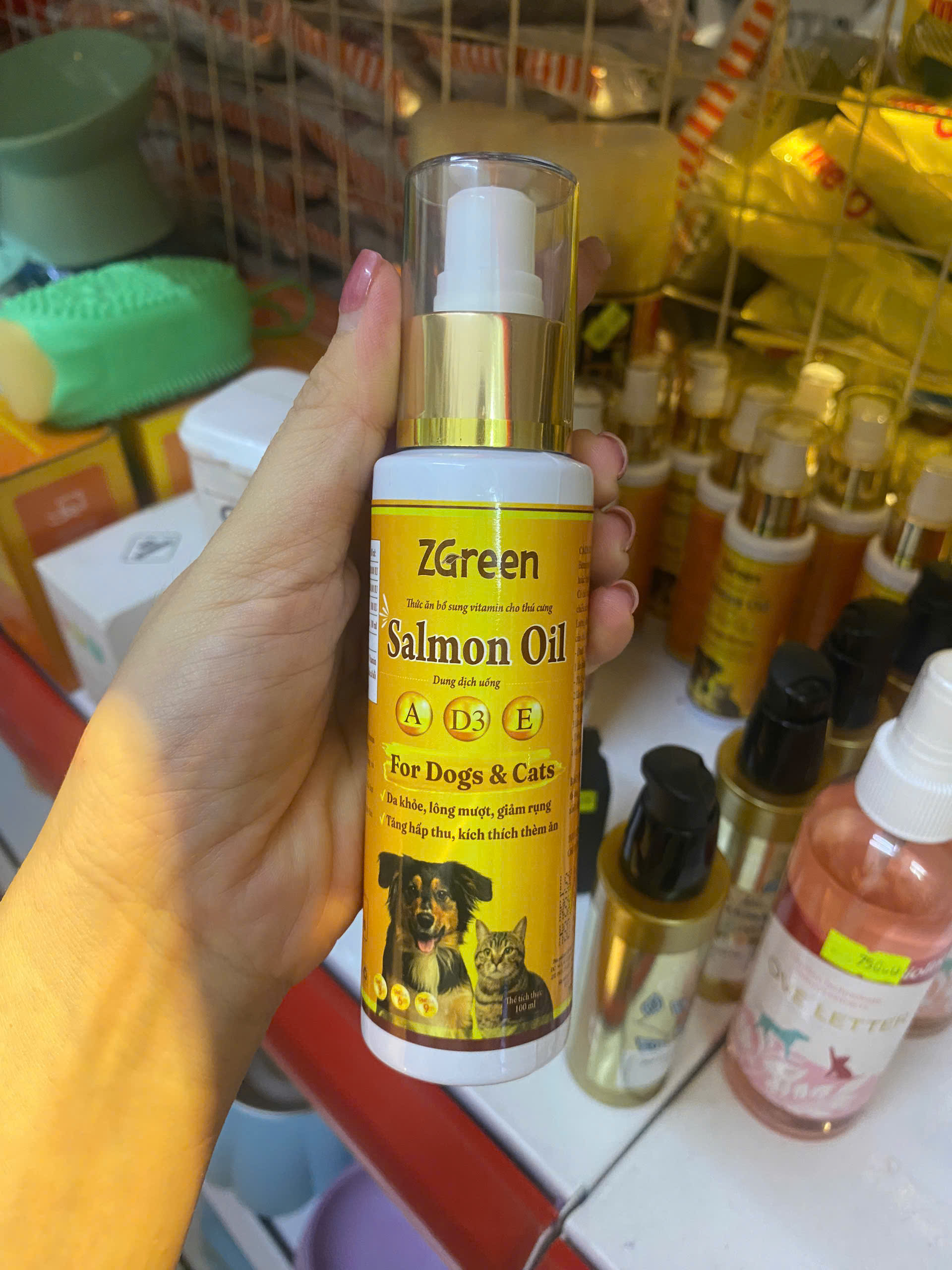 (Bản mới ) - Dầu cá hồi cho chó mèo Salmon Oil SHD dưỡng lông mượt lông ngăn ngừa rụng lông tăng đề kháng chai 100ml