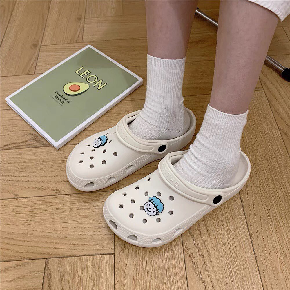 Gi&agrave;y Clog rất phổ biến tại Việt Nam