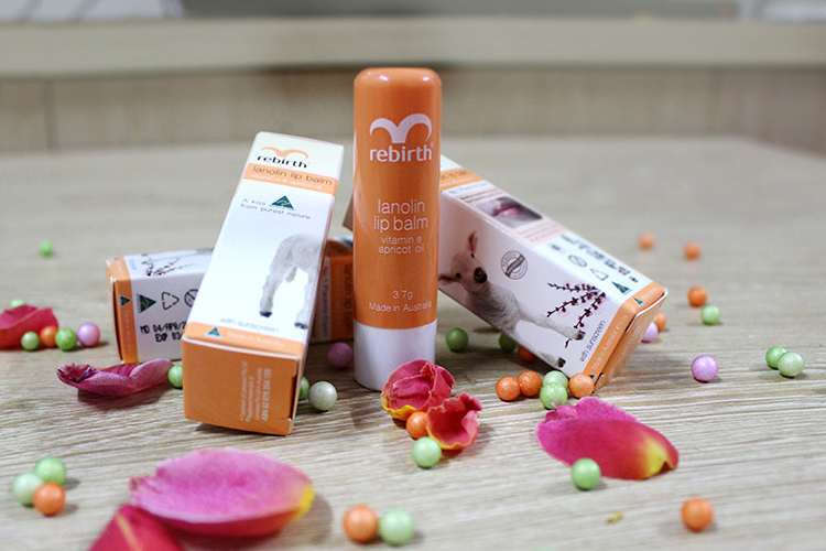 Son Chống Khô Và Nứt Nẻ Môi