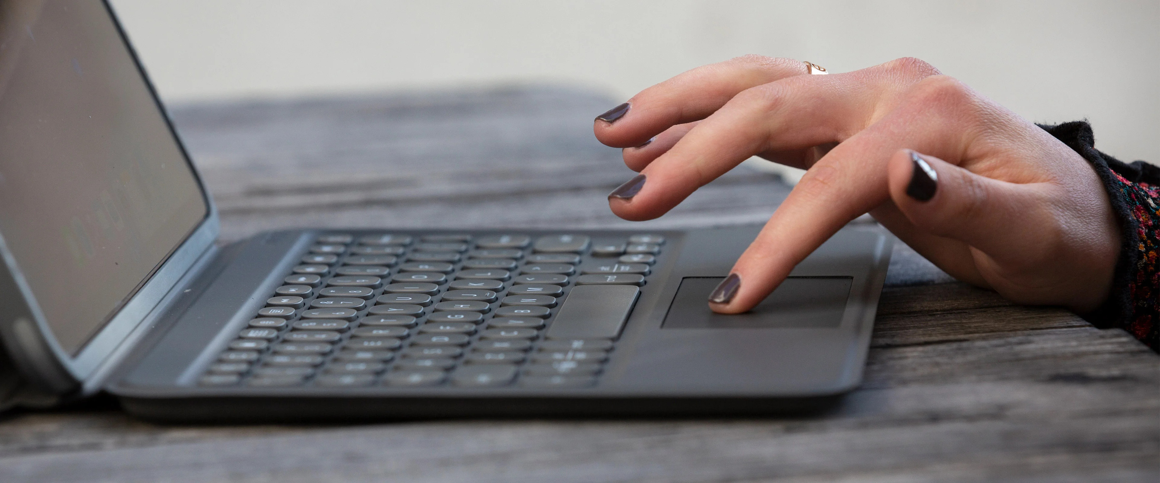 Ốp lưng kèm bàn phím ZAGG Pro Keys with Trackpad cho iPad 10.9/11inch (GEN 2 2020/ GEN 5 CHIP M1 2021) & IPAD AIR GEN 4 - 103407937 - Hàng chính hãng