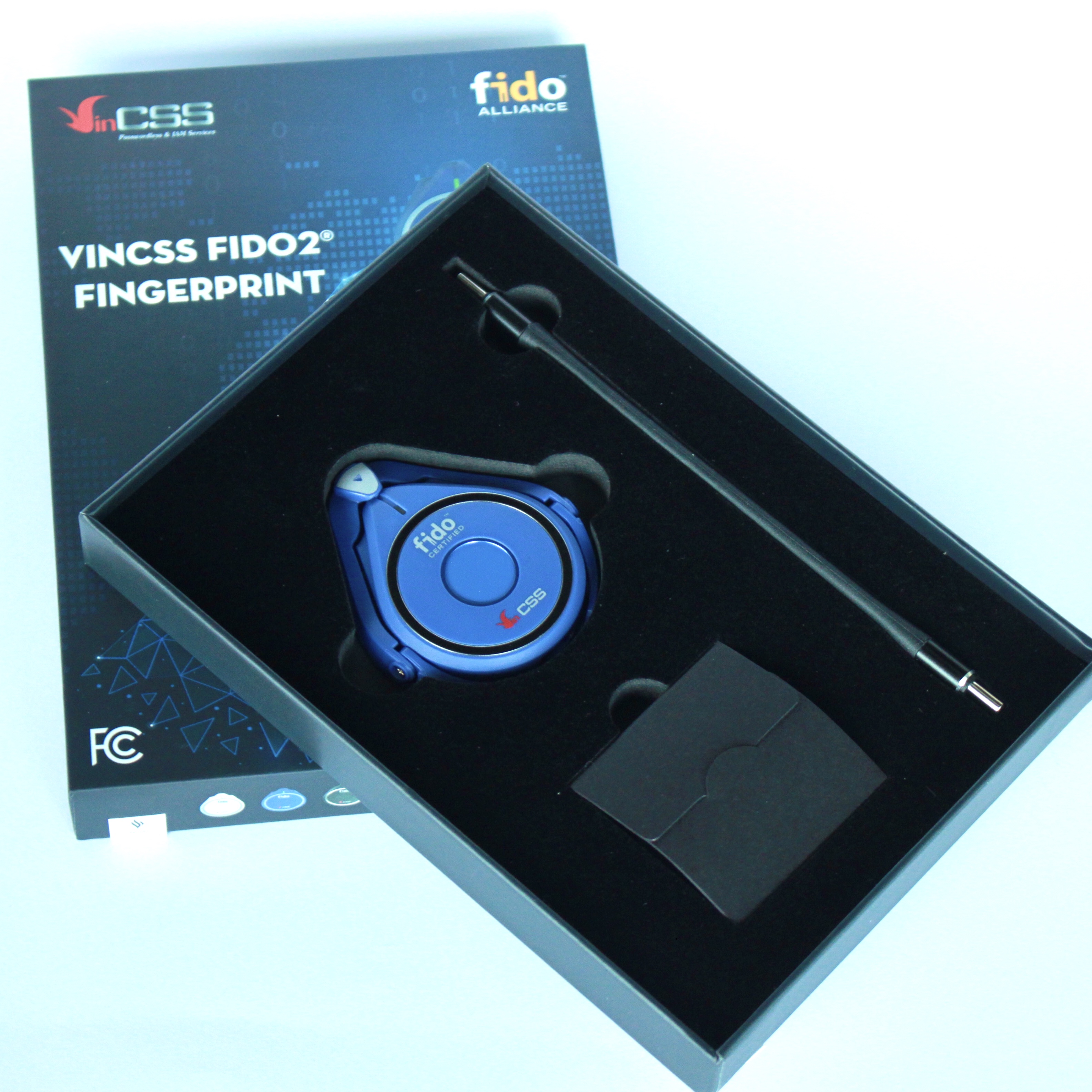 Khóa Xác Thực Mạnh VinCSS FIDO2 Fingerprint (Kết Nối USB Type-C, Bluetooth, NFC) – Sử Dụng Sinh Trắc Học Vân Tay - Hỗ Trợ Đăng Nhập An Toàn Không Mật Khẩu, Chuẩn UAF/U2F/FIDO2 - Hàng Chính Hãng